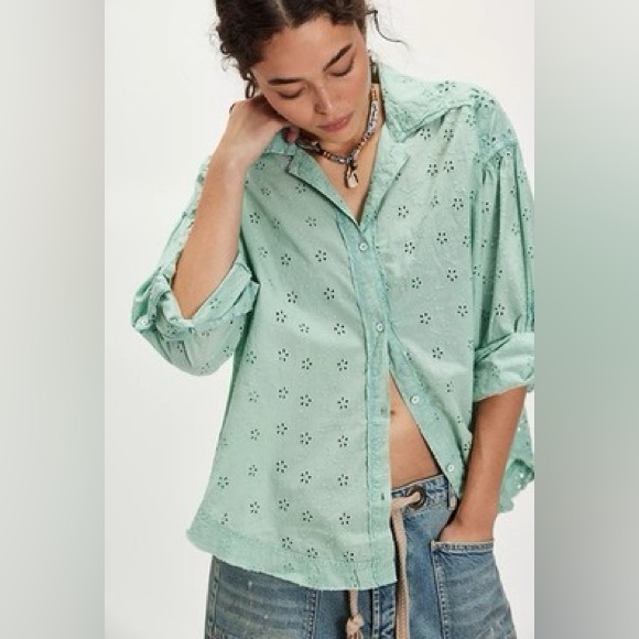 We The Free Tops - We The Free Light Green Eyelet Button Down Shirt Size XS-S/TP